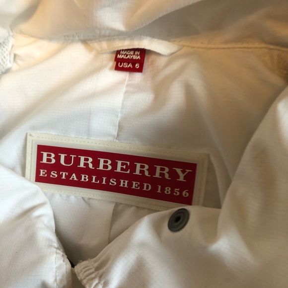 Burberry trench belted coat size 6 white lots of pockets zipper and snap closure - Picture 2 of 4